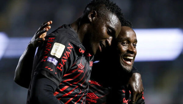 Furacão in title race? Brasileirão top scorer sinks Santos back into Z-4