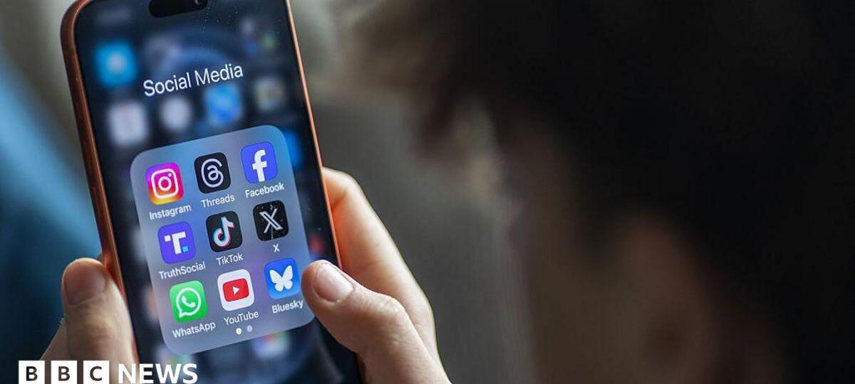 New Zealand to introduce bill for under-16s social media ban