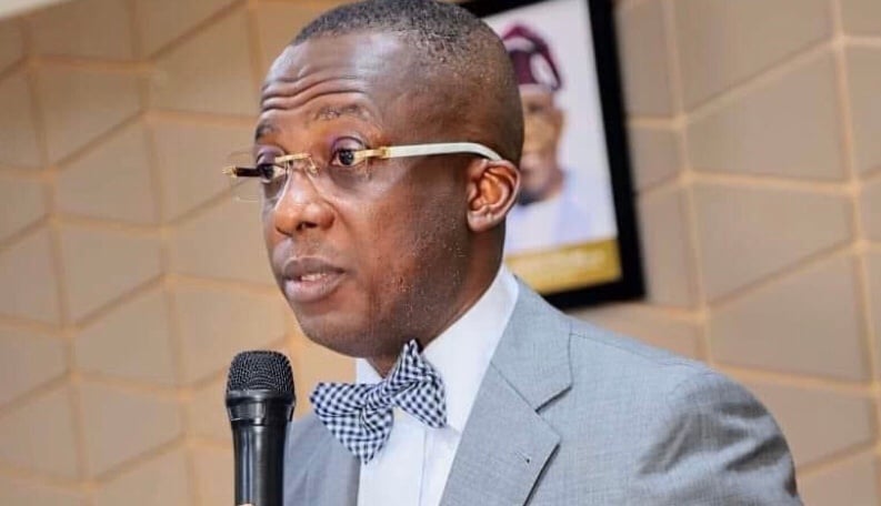 Lagos deploys 200 trucks, warns residents against unregulated cart pushers