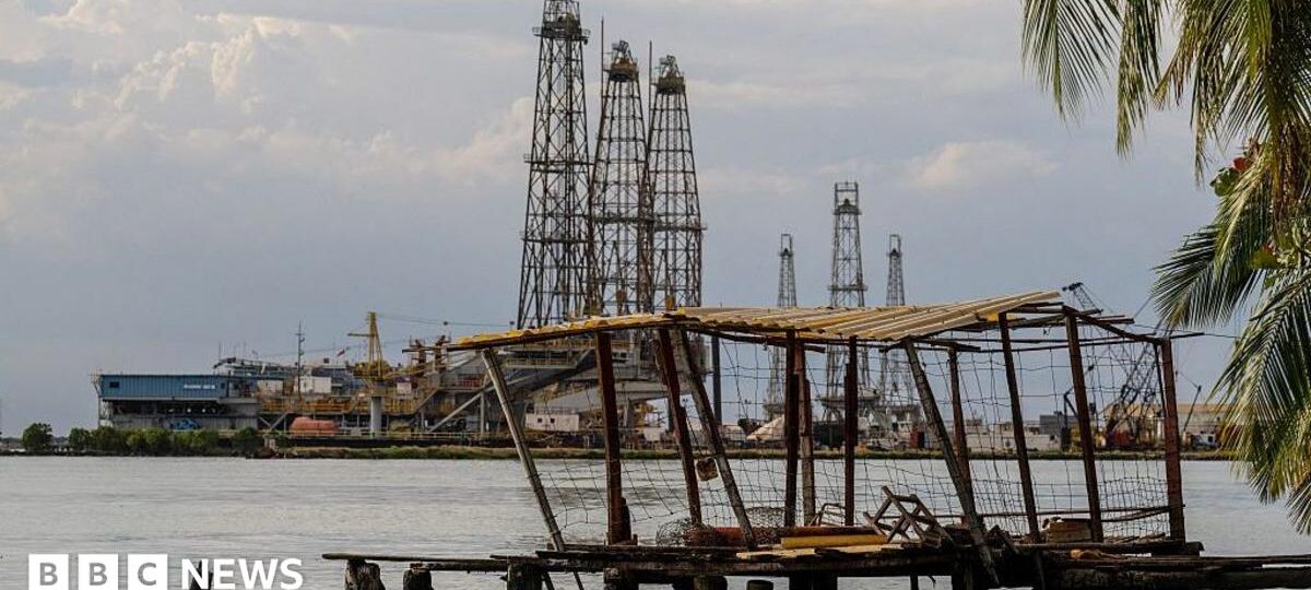 US and Venezuela reach 'historic' oil deal, Trump says