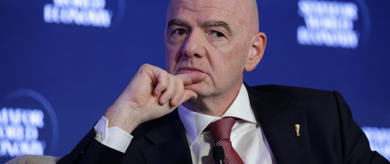 Infantino eyed an XXL salary with his FFE project (The Times)