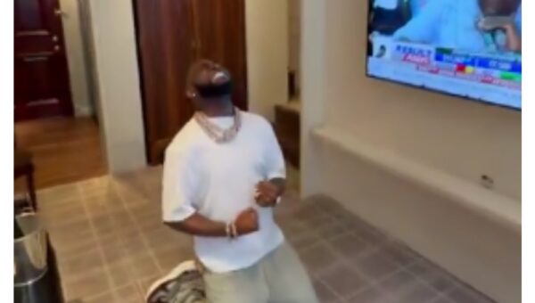 Osun decides: Davido celebrates as INEC declares Adeleke winner [Video]