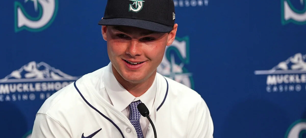 Mariners calling up prized lefty Kade Anderson, will start Saturday against Cubs, AP source says