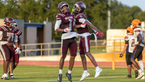 Football: Westwood weathers every storm in Week 1 win over Palm Beach Gardens