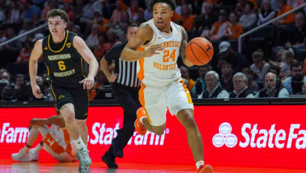Tennessee guards Tyler Lundblade, Troy Henderson close to returning to full strength