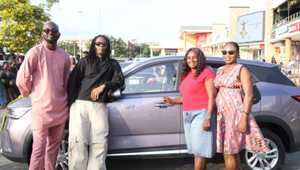 inDrive rewards ‘Super Mum’ Driver with brand new car