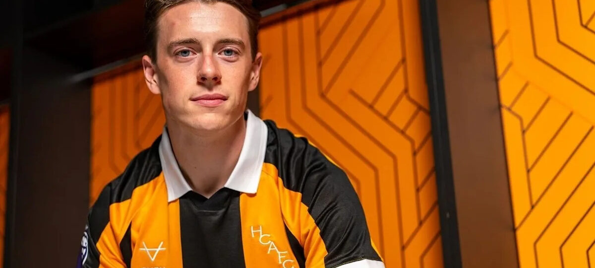 Hull City sign Swedish forward Elliot Stroud