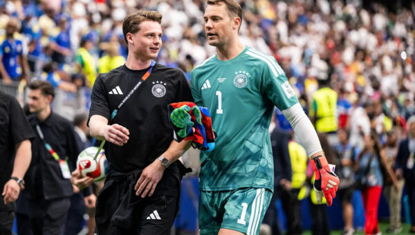 Manuel Neuer hails Jonas Urbig as Germany’s future goalkeeper
