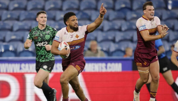 Huddersfield upset Leigh with five-try win