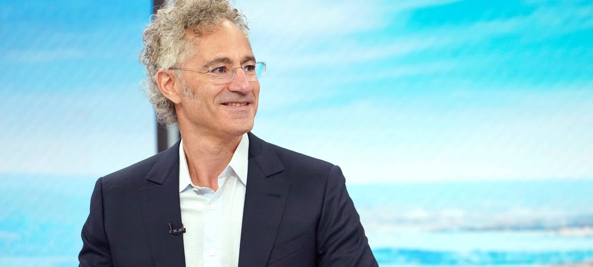 Alex Karp rings the alarm for salespeople, saying Palantir's teams crushed earnings with a 'miniscule and shrinking' head count