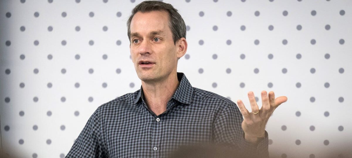 Departing Google chief scientist Jeff Dean has been in talks for a $10 billion valuation for his new AI startup
