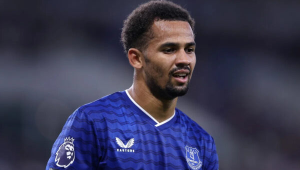 Manchester City joins Arsenal in the race for Everton star