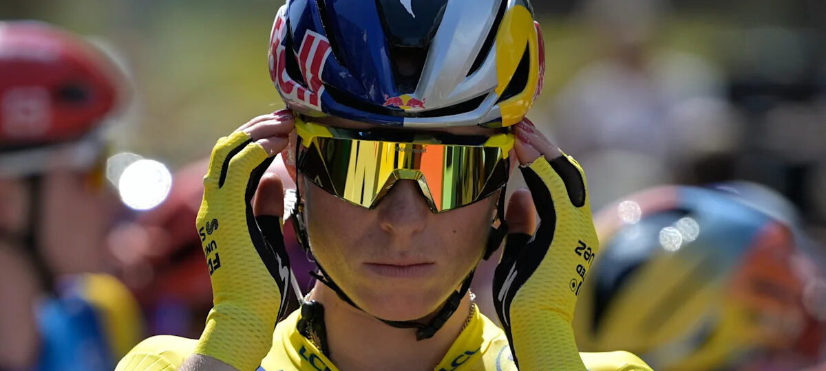 Demi Vollering defends the race leader's yellow jersey on final stage of the Women's Tour de France
