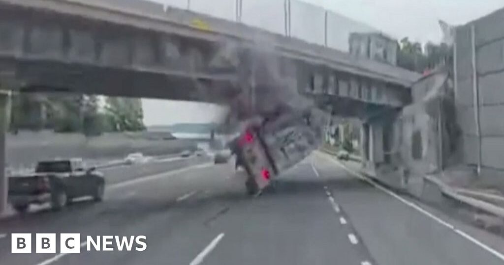 Dashcam video shows moment lorry slams into New York overpass
