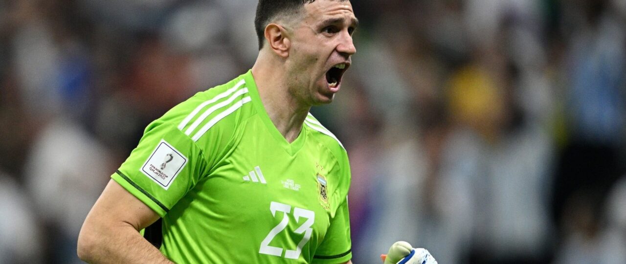 Transfer: Emi Martinez gives green light for Chelsea move