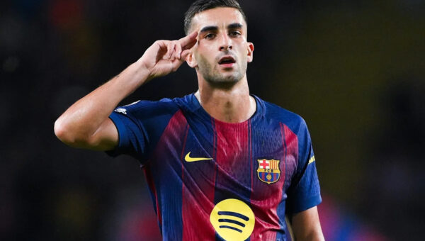 Barcelona star called Flick to inform he wants PSG move as talks over €50m deal underway