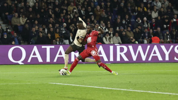 Eintracht Frankfurt complete signing of French defender