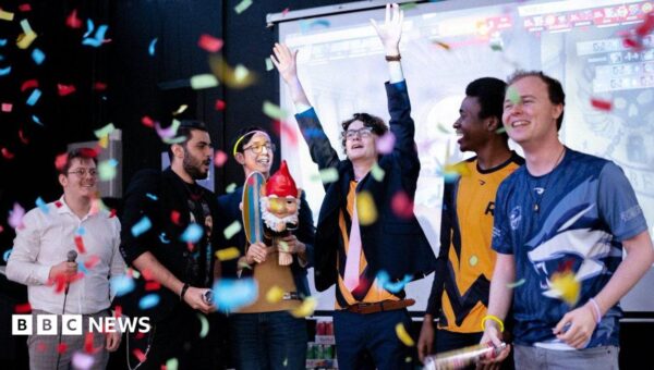 Why students are being paid £2,000 to play computer games