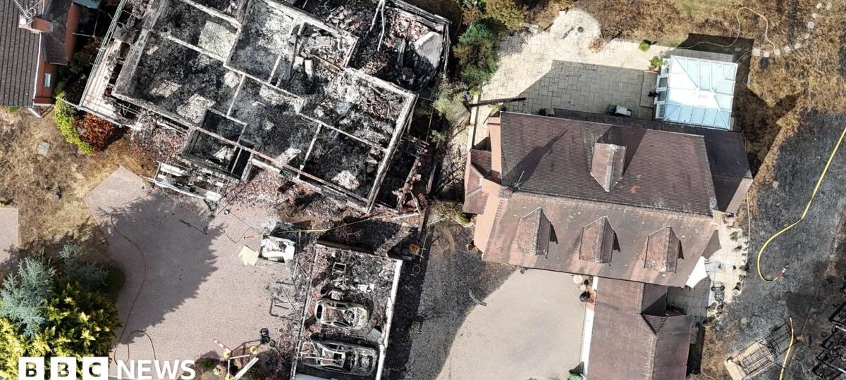How did some houses survive the Stourbridge fire while neighbours lost everything?