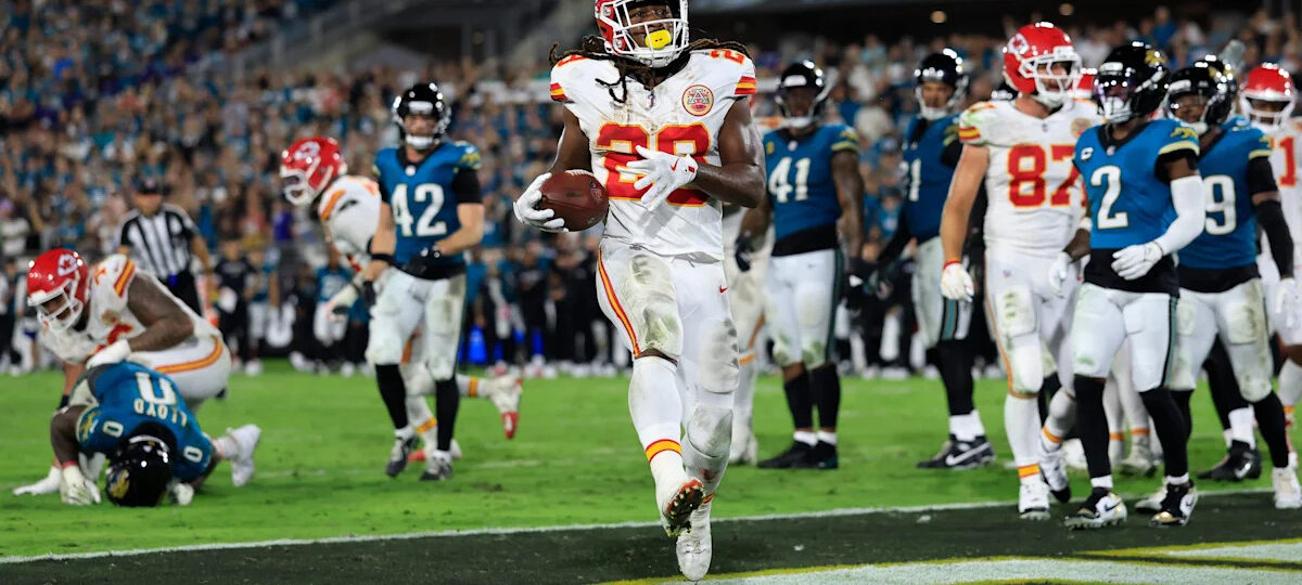 Detroit Lions host RB Kareem Hunt, try out two cornerbacks
