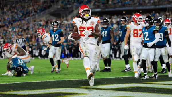 Detroit Lions host RB Kareem Hunt, try out two cornerbacks