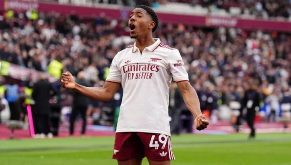 Manchester United consider intriguing move for Arsenal defender