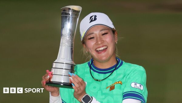 Kuwaki beats Henseleit in play-off to win Women’s Open