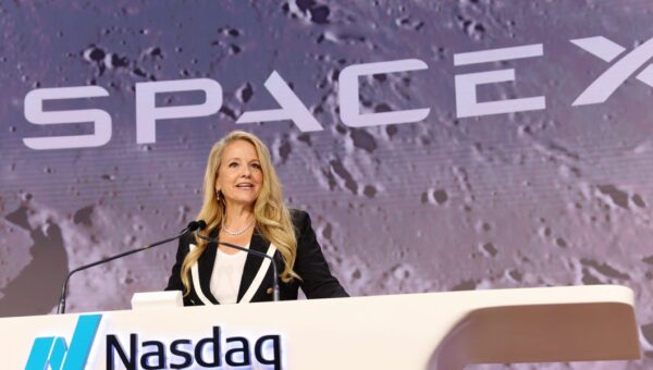SpaceX says it’s coming for AT&T, Verizon, and T-Mobile customers