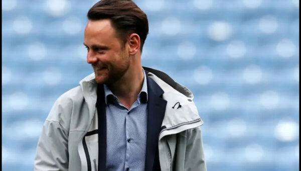 “Yes!” – Jacobs confirms Man Utd are still pushing for another midfielder after Baleba coup