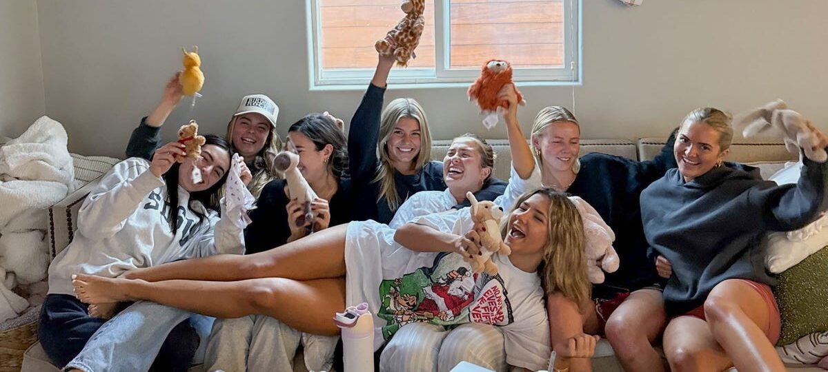 I spent a year living in a beach house with 7 friends. Splitting the bills was surprisingly easy — other things weren’t.