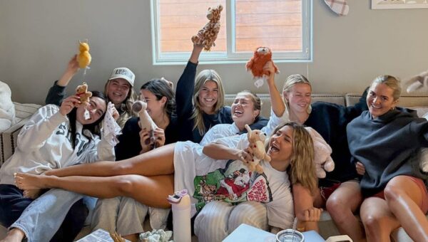 I spent a year living in a beach house with 7 friends. Splitting the bills was surprisingly easy — other things weren’t.