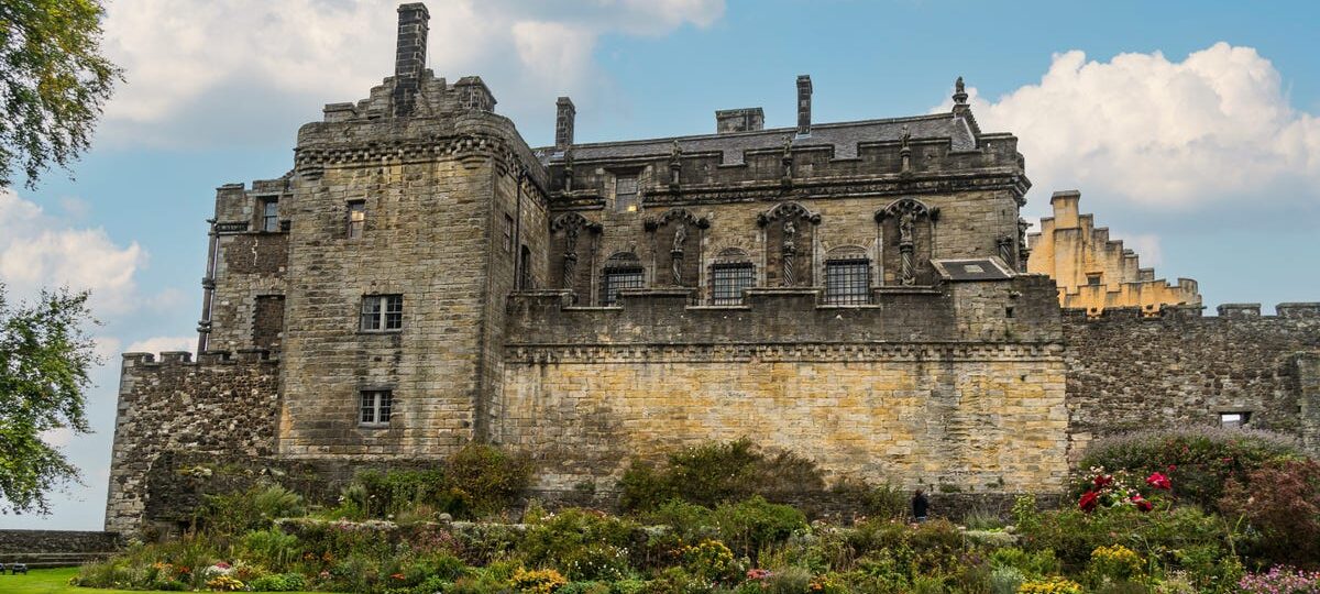 As a local, I've visited many of Scotland's castles. There are 4 that tourists shouldn't miss — and one that I'd skip.