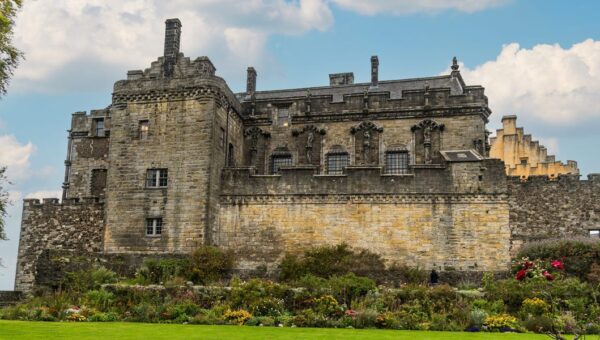 As a local, I've visited many of Scotland's castles. There are 4 that tourists shouldn't miss — and one that I'd skip.