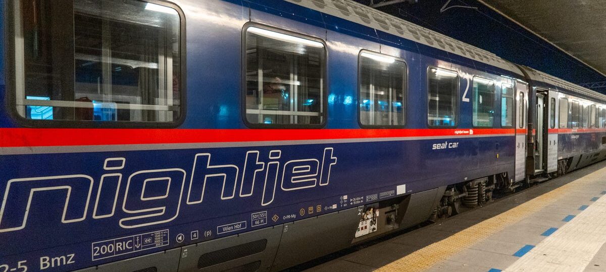 I spent 11 hours sharing a cabin with 3 strangers on a sleeper train in Europe. 6 surprises made me regret it.