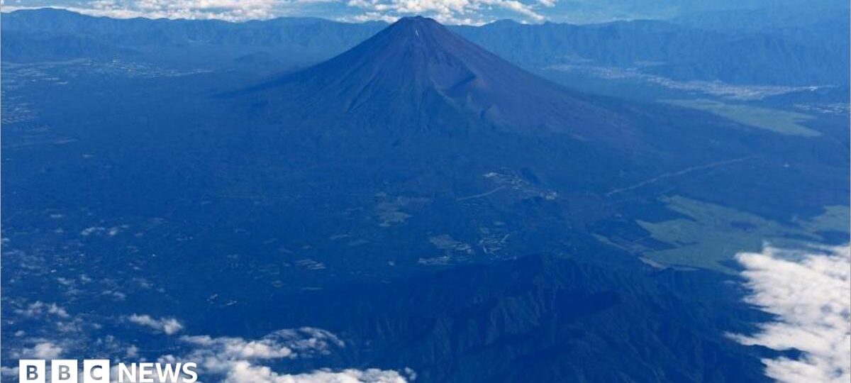 Father leaves 7-year-old son alone on Mount Fuji to continue hike, reports say