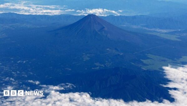 Father leaves 7-year-old son alone on Mount Fuji to continue hike, reports say