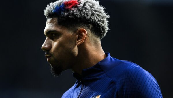 Romano hints Liverpool could yet add new right back to Araujo move
