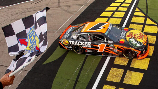 Carson Kvapil wins NASCAR O'Reilly Iowa race after chaotic overtime restart