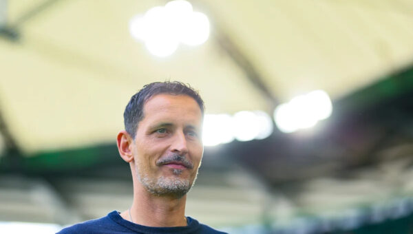 First title of his career: Toppmöller celebrates DFB-Pokal win