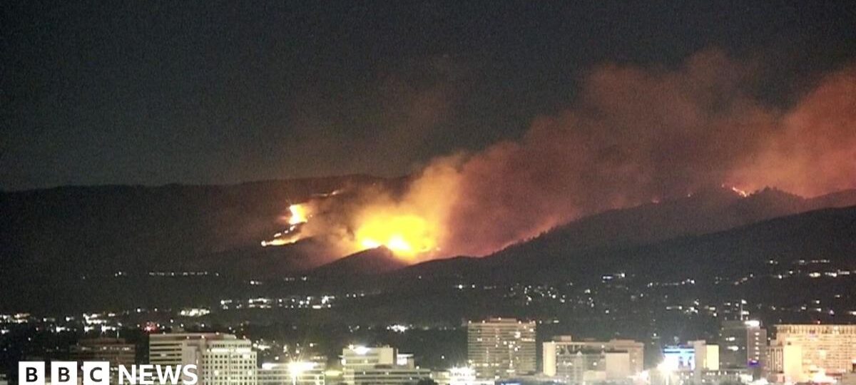 Nearly 90,000 told to evacuate as wildfire approaches Reno, Nevada