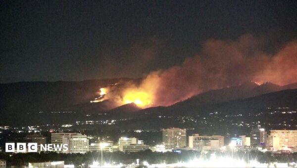 Nearly 90,000 told to evacuate as wildfire approaches Reno, Nevada