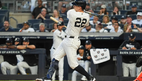 Cody Bellinger hits a tiebreaking double in the 7th inning as the Yankees beat the Astros 9-3