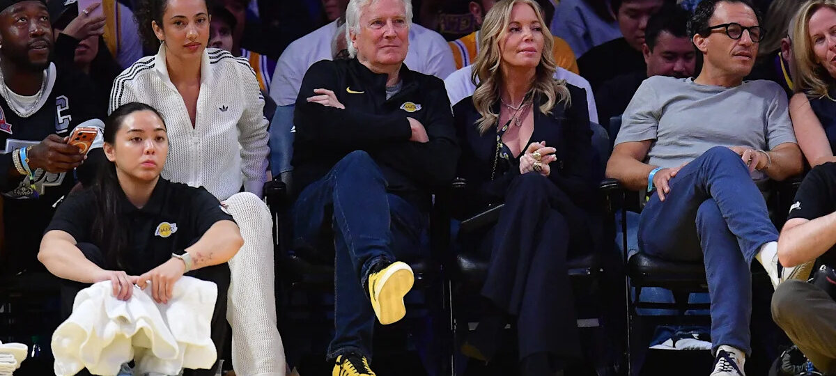 Jeanie Buss contesting her family's plan to sell its Lakers stakes
