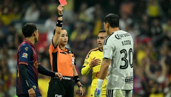 Completely lost his bearings: pro keeper’s crazy handball