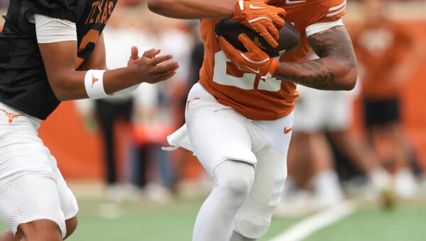 Steve Sarkisian wants to get Ryan Niblett more touches on offense