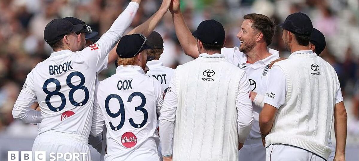 Clinical England power to series win over Pakistan