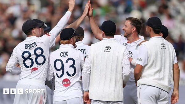 Clinical England power to series win over Pakistan