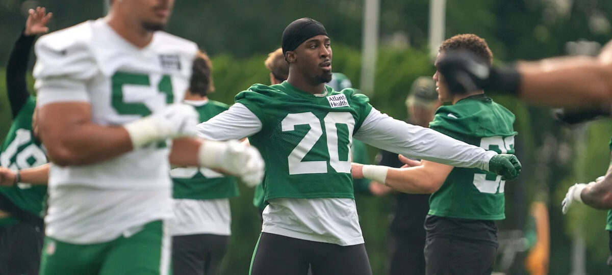 Aaron Glenn updates Breece Hall injury at Jets practice
