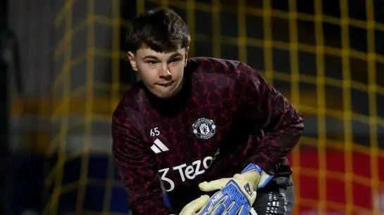 Salford sign former Manchester United keeper Myles