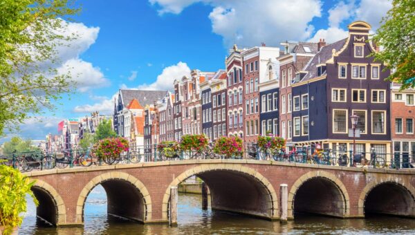 I'm an American who spent 6 months living in Europe. Here are 5 lifestyle changes I'll be taking back with me to the US.
